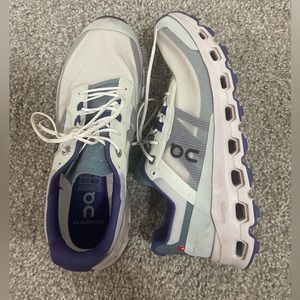 On cloud tennis shoes